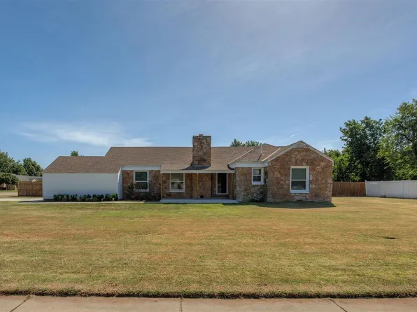 5704 N Macarthur Blvd, Warr Acres, OK 73122