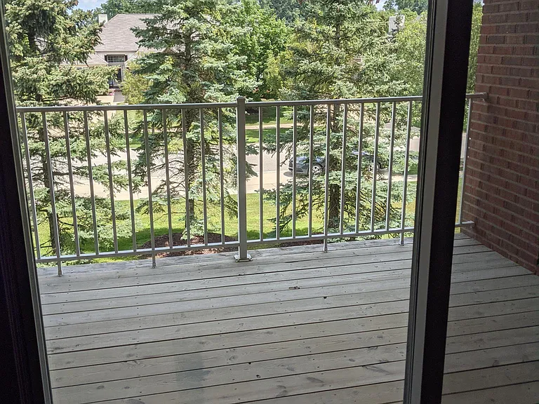 16767 Carriage Way — Photo 23