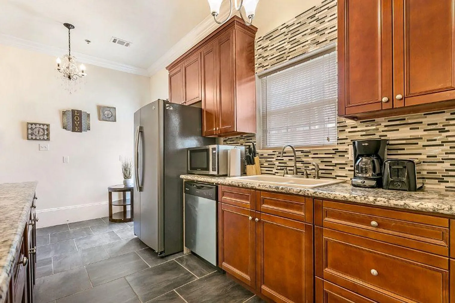 4 bed, 3.0 bath, 3498 sqft, $4,746 — Photo 2