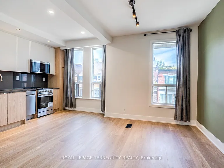 743 Gerrard St E #UPPER — Photo 5