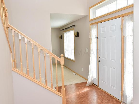 5th image of 664 18th Ave E