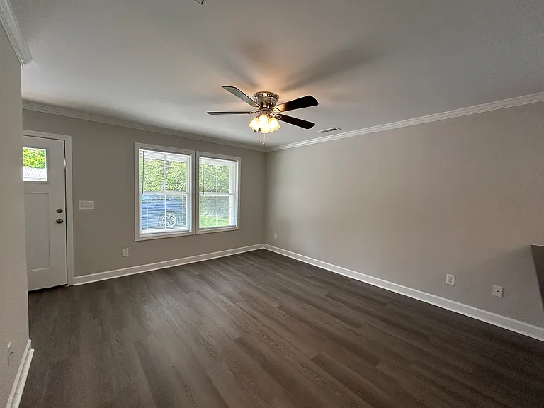 410 Kendall St — Photo 12