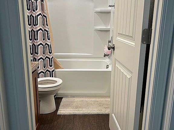 Guest Bath with Tub
