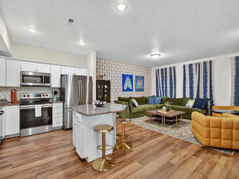 4833 Lauren Ln — Photo 6