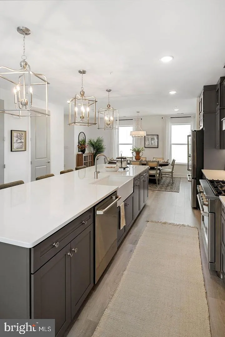 3 bed, 2.5 bath, 2479 sqft, $3,900 — Photo 3