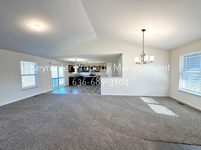 350 Hammerstone Dr — Photo 5