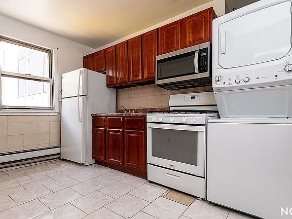 2nd image of 191 Graham Ave #4