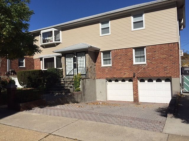 1 Spot Driveway and Garage