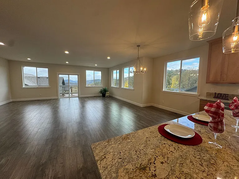 1811 NE Alameda Ave — Photo 8