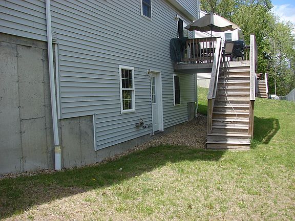 4th image of 228 Greenwood St