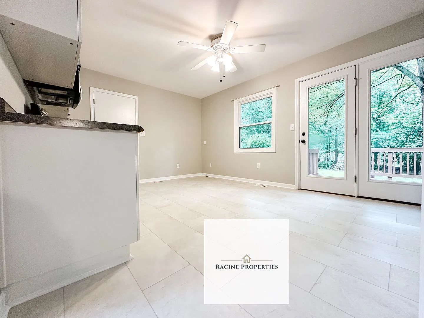 Pet Friendly Home with Fenced Backyard in Taylors, SC! — Photo 3