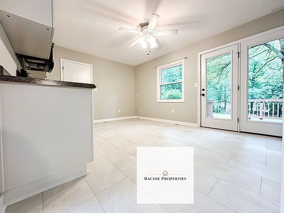 3rd image of 12 Marlow Ln