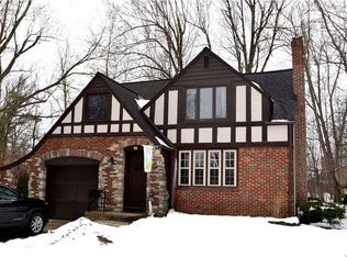 52 Harwood Dr, Amherst, NY 14226