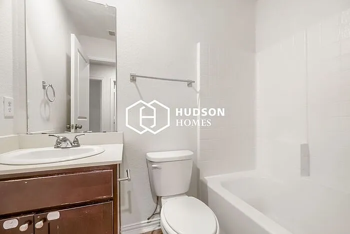 820 Hubert St #A — Photo 11