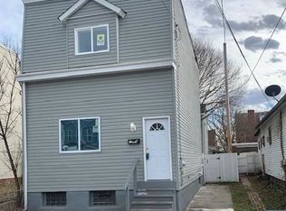 1249 1/2 Dickson St, Pittsburgh, PA