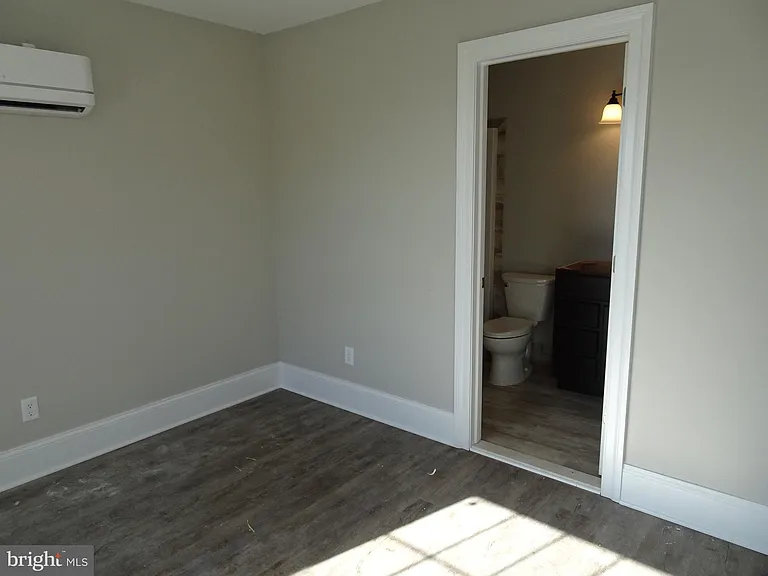 208 W 9th St — Photo 13