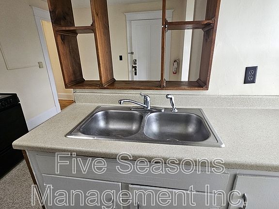 5th image of 10 Lafayette Pl APT 8