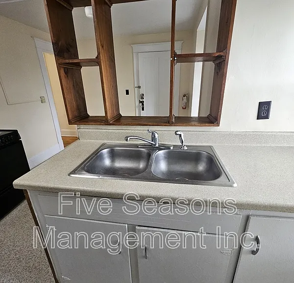 10 Lafayette Pl #8 — Photo 5
