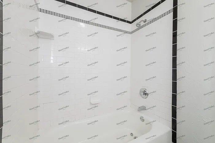 3813 Parkwoods Ln — Photo 9