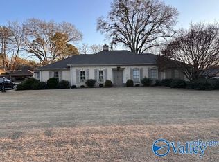 1805 Woodmont Dr SE, Decatur, AL 35601