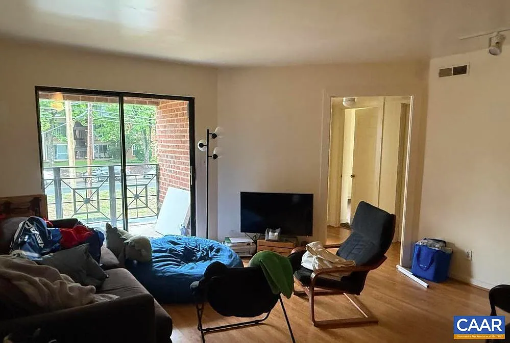 2108 Jefferson Park Ave — Photo 4