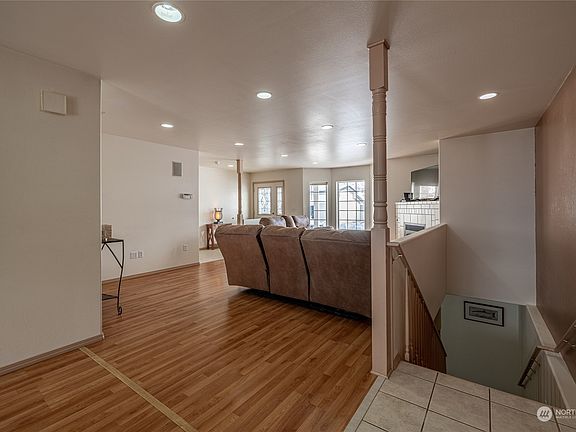 4th image of 302 Garden Circle