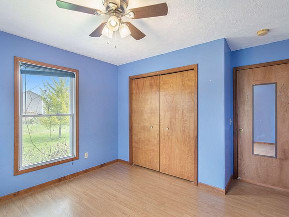 2nd image of 410 N Iris Ln