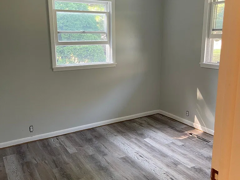 532 Capitol Dr — Photo 8