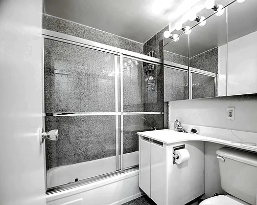 Rented by Urbane Brokerage | media 20