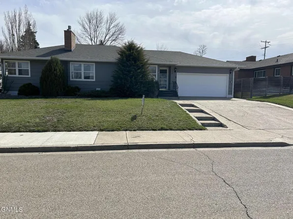 1108 2nd Ave E, Williston, ND 58801