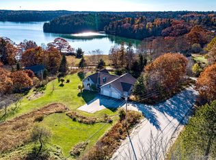 15 Sunshine Rd, Deer Isle, ME 04627