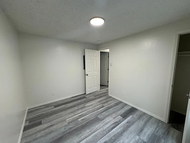 385 NW 6th St — Photo 27