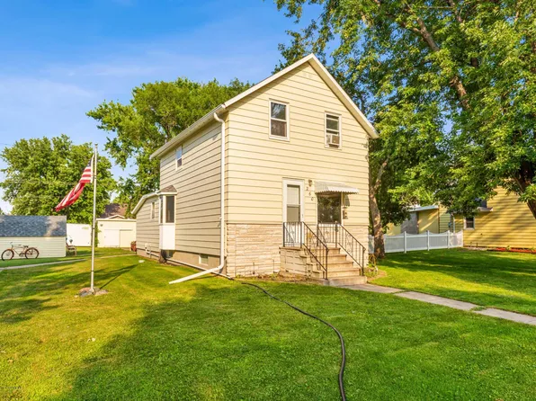 260 2nd St, Davenport, ND 58021