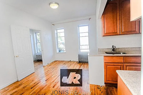 Rented by Jonis Realty | media 1