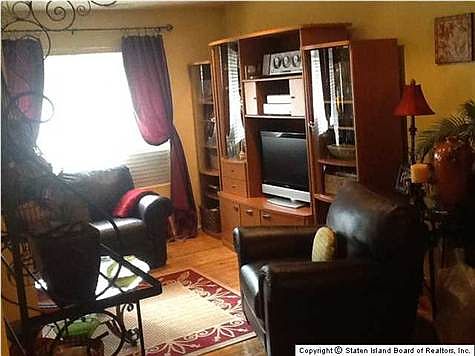 4th image of 61A Lombard Ct