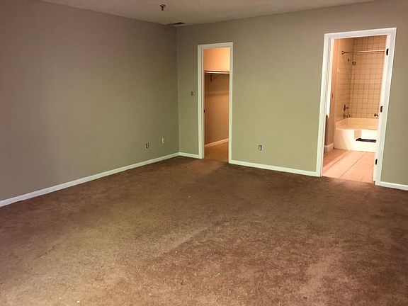 3rd image of 115 Beechnut St #F4