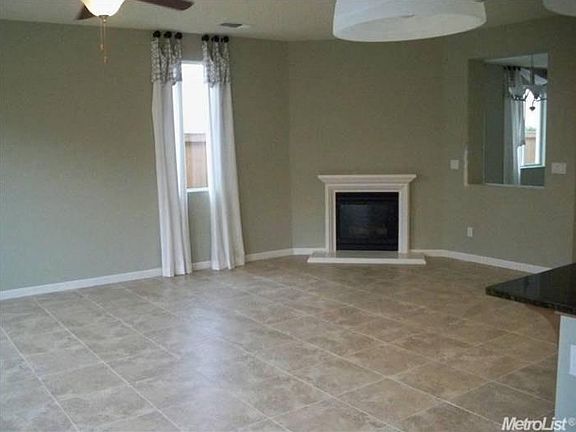 3rd image of 4026 Parkland Way
