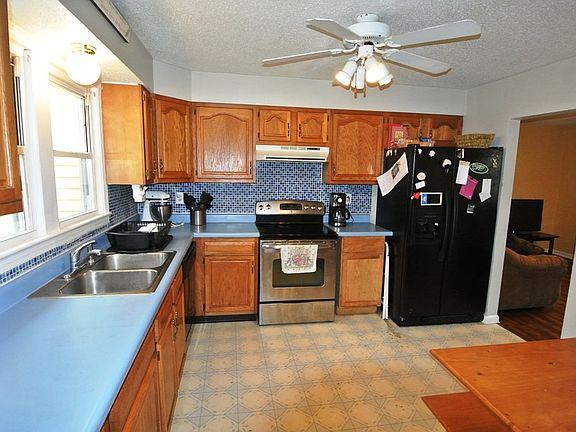 2nd image of 2624 Shady Ln