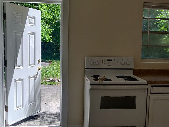 4th image of 1119 Madison Ave