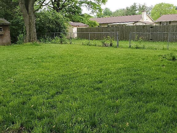 3rd image of 5575 Oakmont Dr