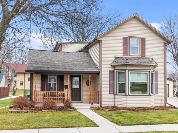 28 Lincoln St, Chilton, WI 53014
