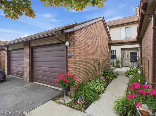 6580 Ridgefield Cir APT 203, West Bloomfield, MI 48322