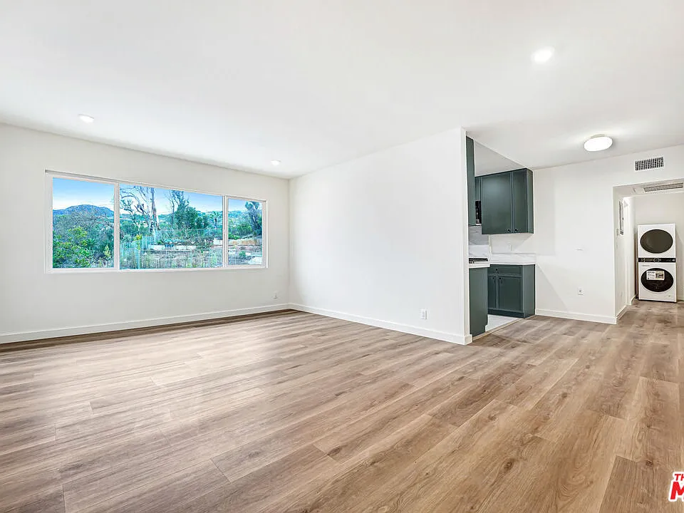 16185 W Sunset Blvd #9