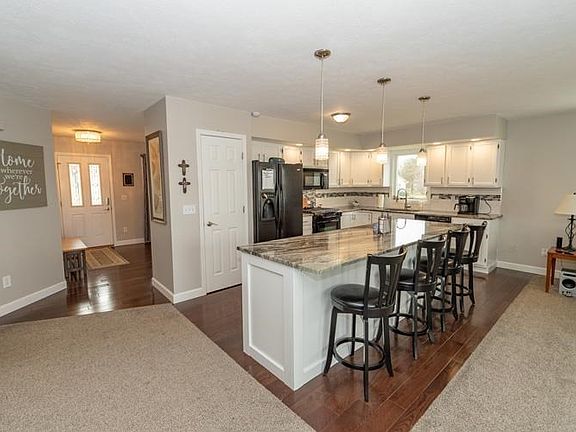 5th image of 18131 Balston Cir
