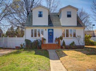 41 Cardinal Rd, Levittown, NY 11756