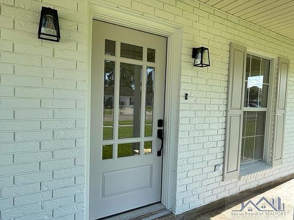 3rd image of 3123 Roselawn Dr