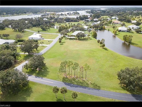 4th image of 18151 Riverwind Dr