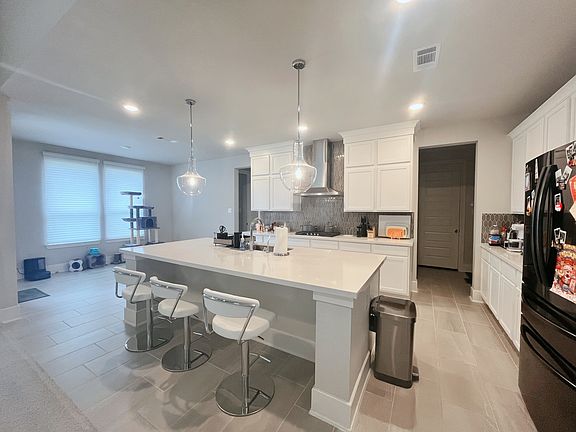Kitchen and Breakfast Area