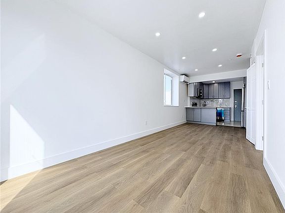 4th image of 2815 W 17th St #2A