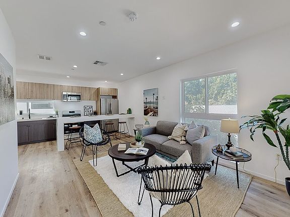 2nd image of 6346 Camellia Ave #1/2